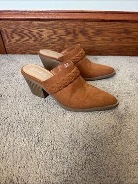 Wonderly Lasso Faux Suede Mule Heels Cognac Western Pointed Toe SIZE 7.5
